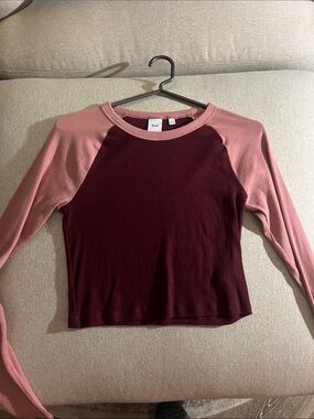 Aritzia TNA Two-Tone Raglan Top - Dusty Pink & Burgundy